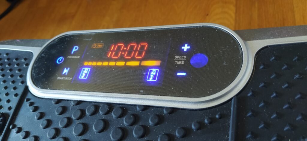 Plataforma vibratoria fitness en casa con diferentes intensidades, controles y mando a distancia con posibilidad de conectar via bluetooth