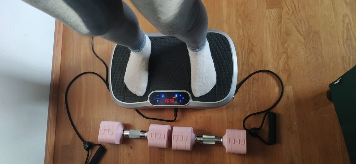 Probando plataforma vibratoria en casa para entrenamiento completo