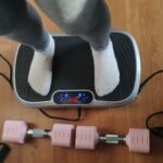 Probando plataforma vibratoria en casa para entrenamiento completo
